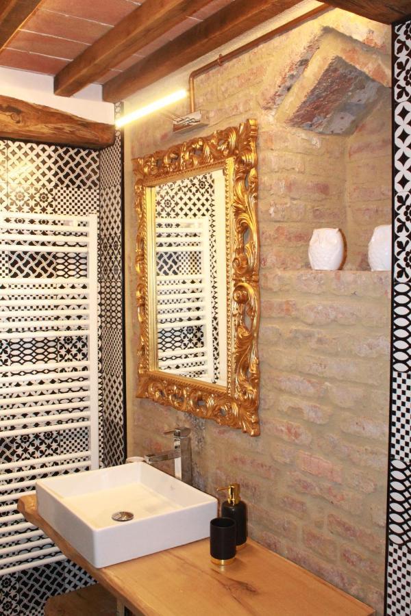 Luxury Suite Apartment Angiolieri Сиена Экстерьер фото