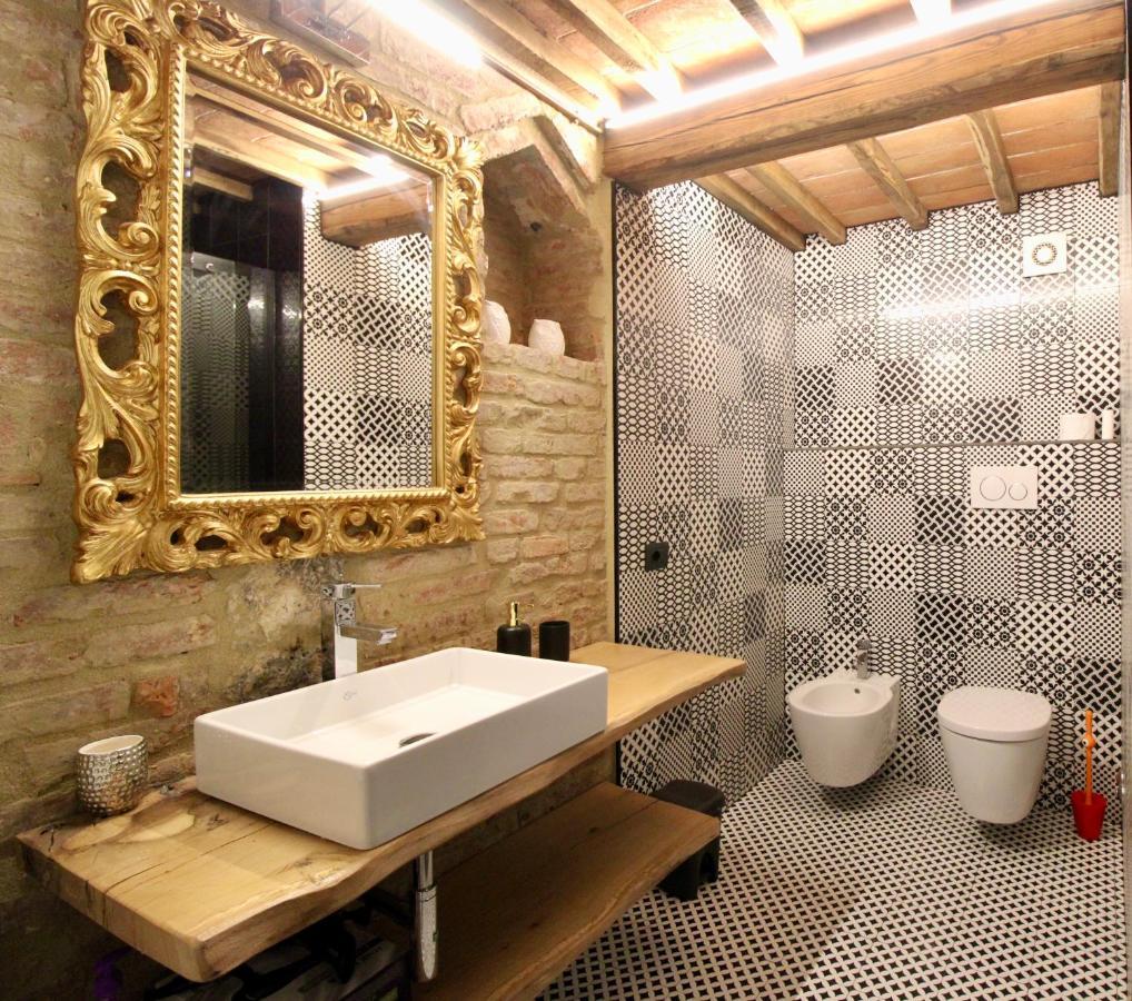 Luxury Suite Apartment Angiolieri Сиена Экстерьер фото
