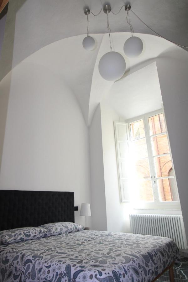 Luxury Suite Apartment Angiolieri Сиена Экстерьер фото