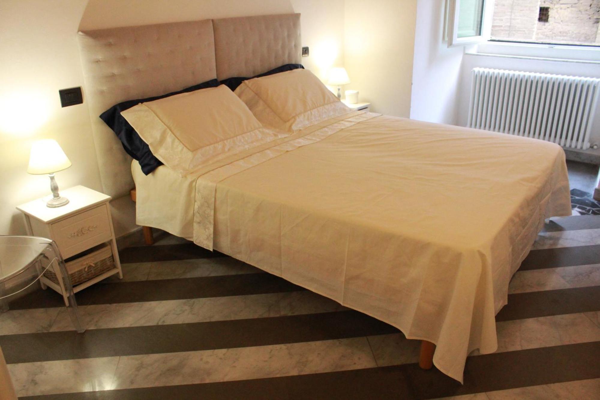 Luxury Suite Apartment Angiolieri Сиена Экстерьер фото
