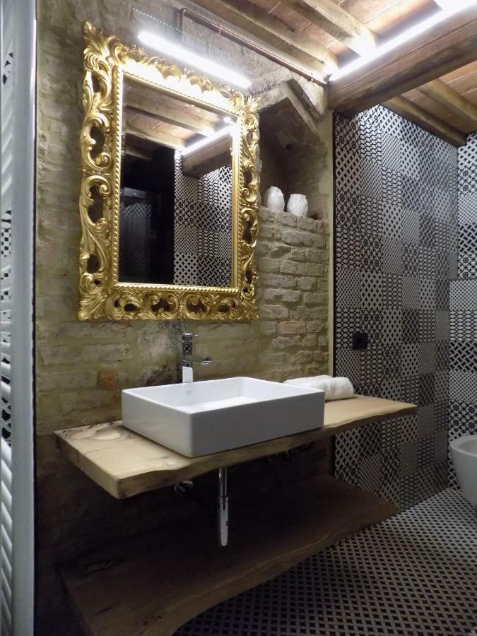 Luxury Suite Apartment Angiolieri Сиена Экстерьер фото