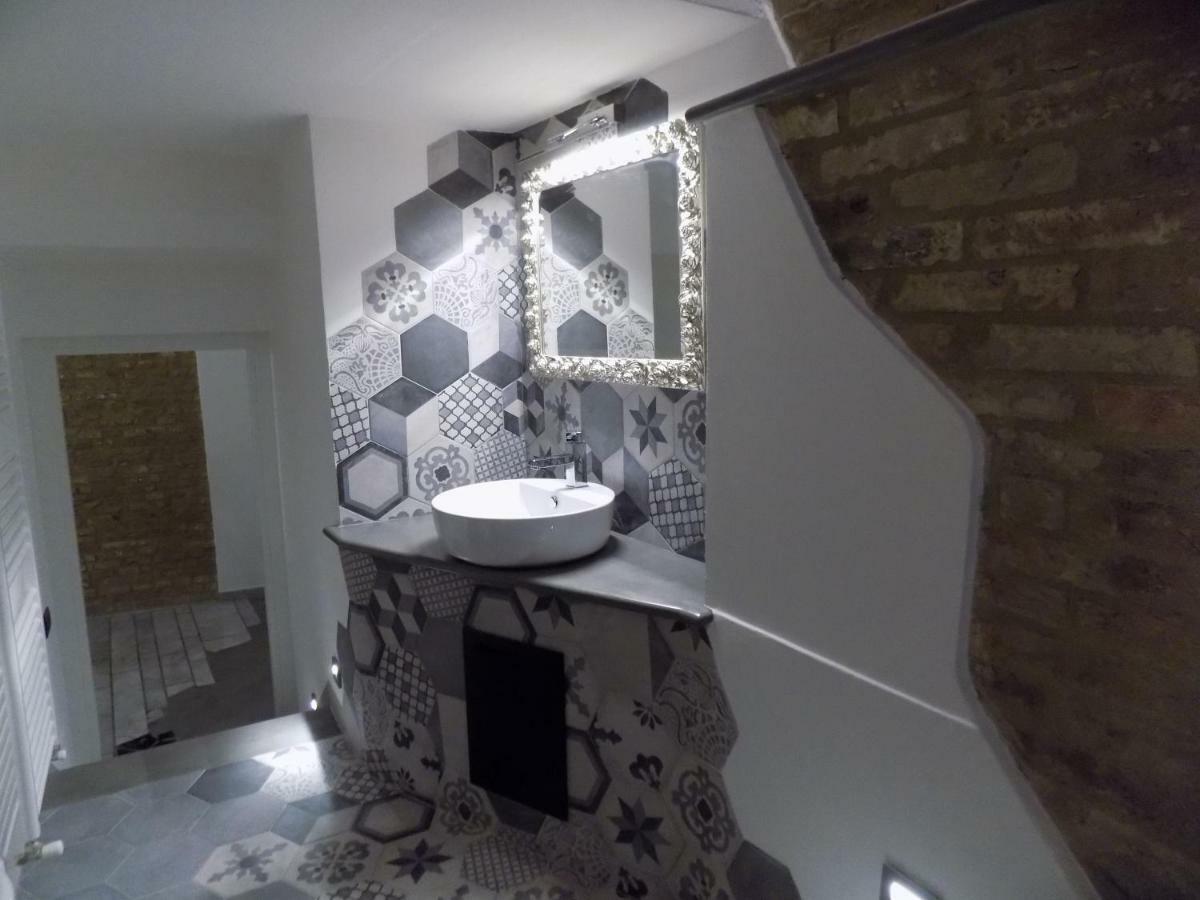 Luxury Suite Apartment Angiolieri Сиена Экстерьер фото