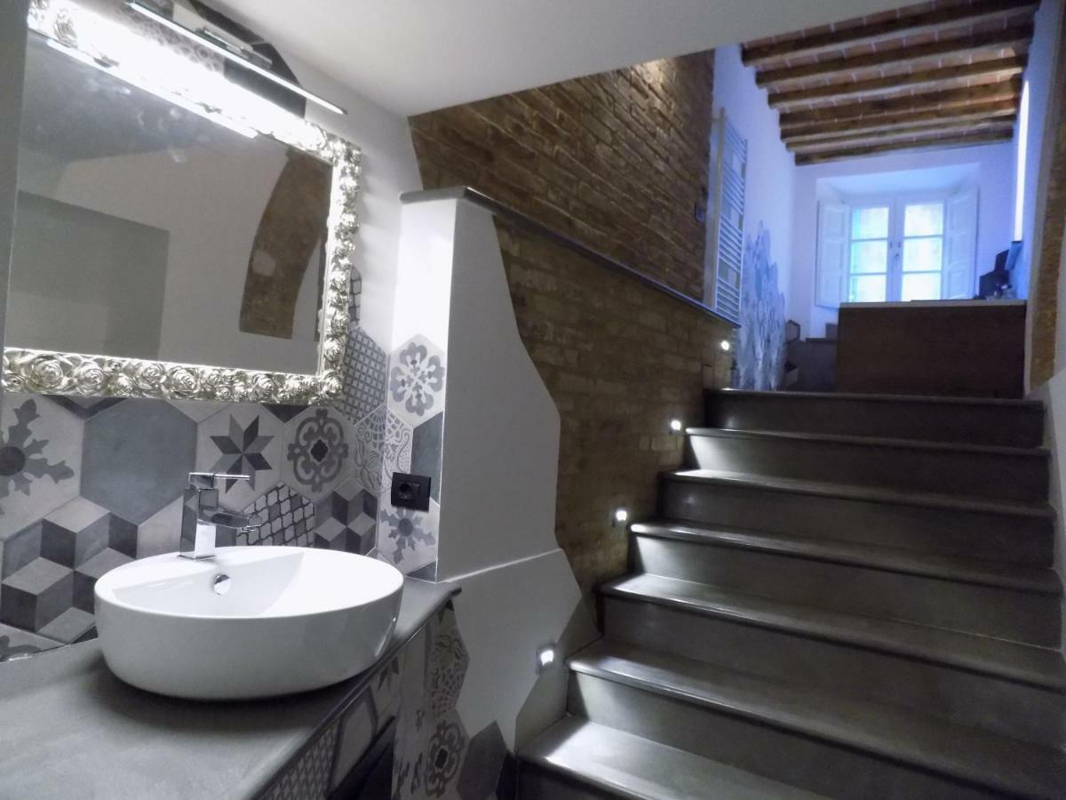 Luxury Suite Apartment Angiolieri Сиена Экстерьер фото